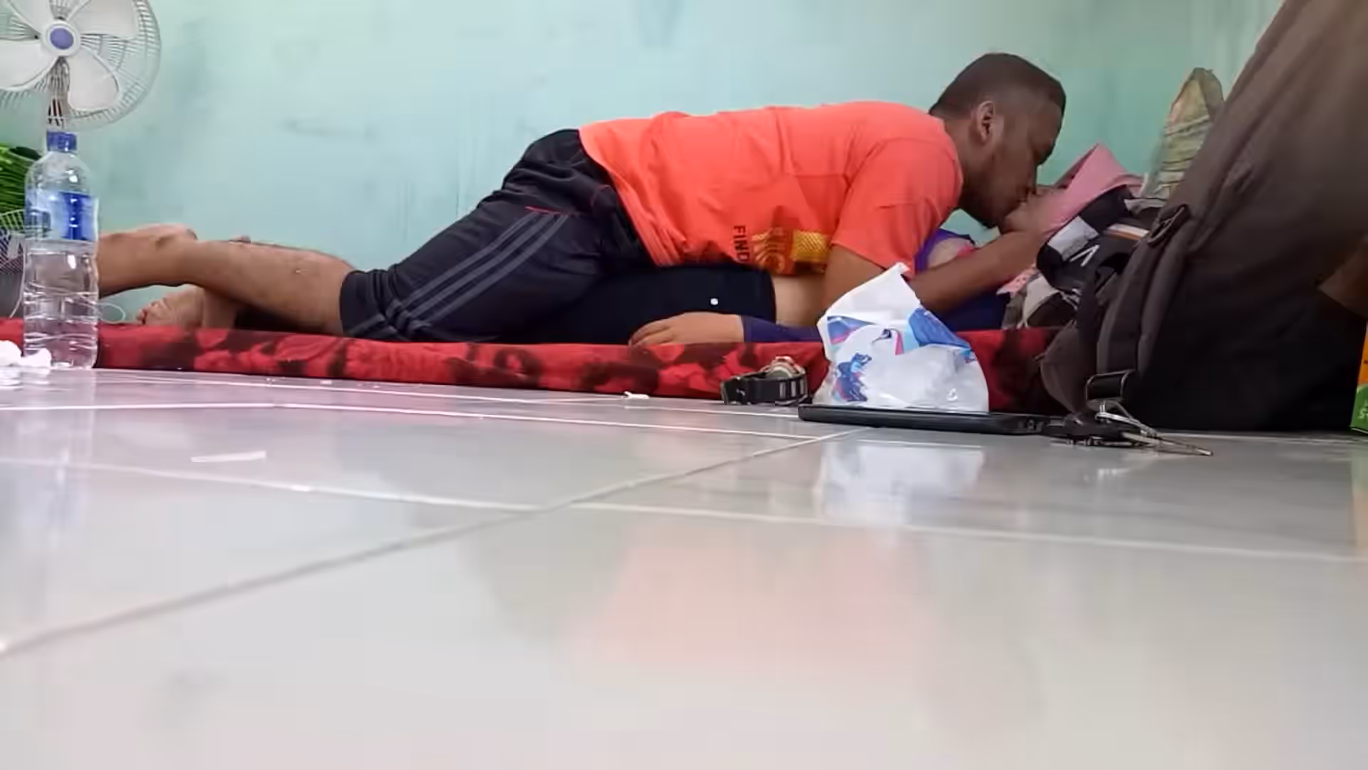 Bokep Indonesia | Bawa kabur bini orang kedalam kos-kosan