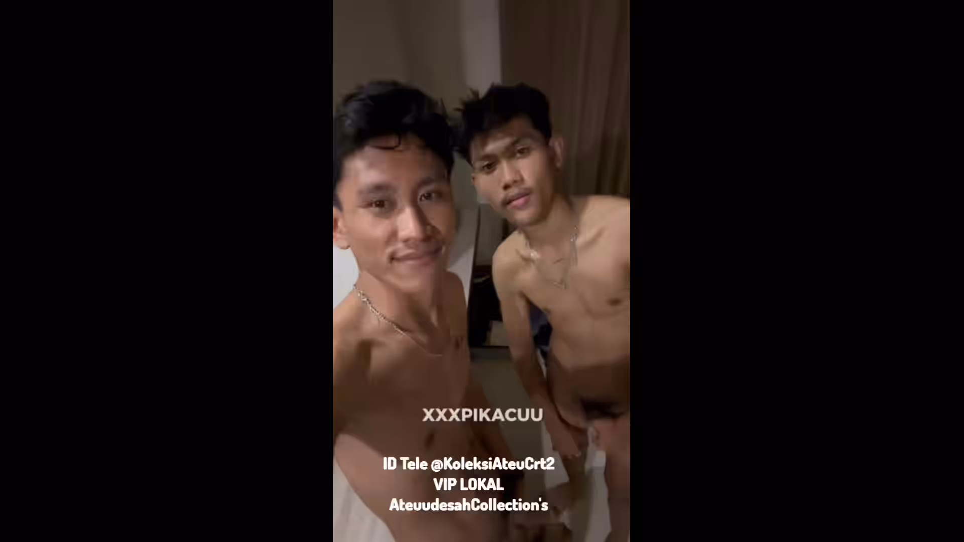 Dua Sejoli sedang main kuda kudaan