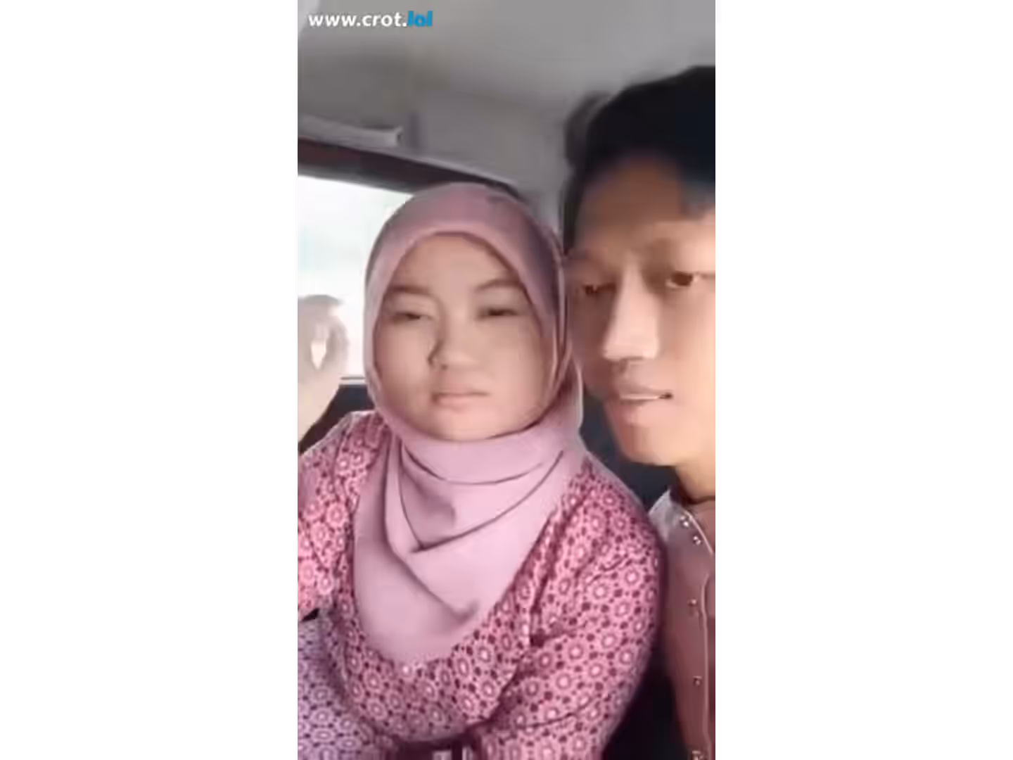 Bokep Indonesia | pulang kondangan malah ngewe dalem mobil