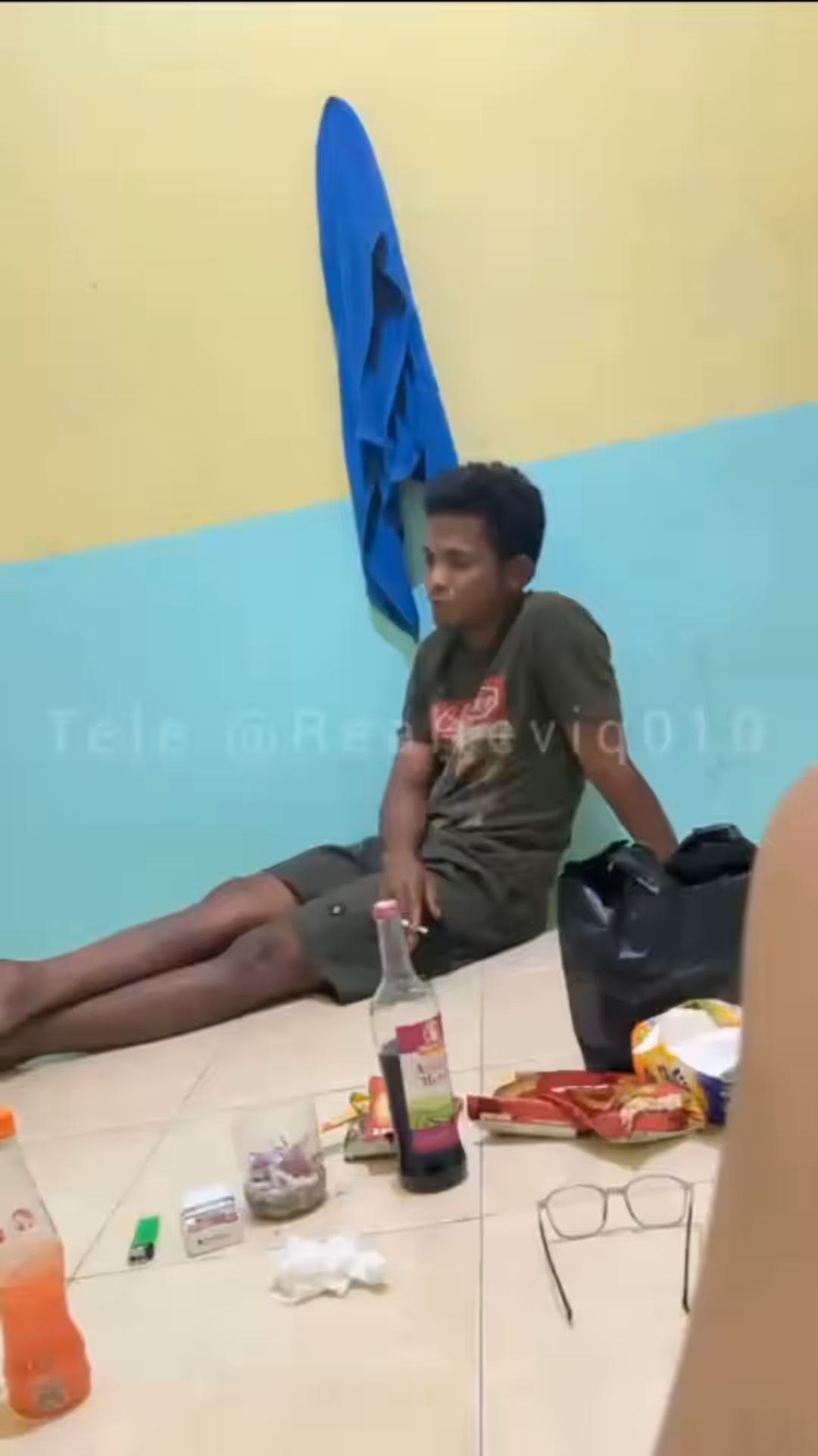 Stright to Gay | Refiq dan kuli bangunan