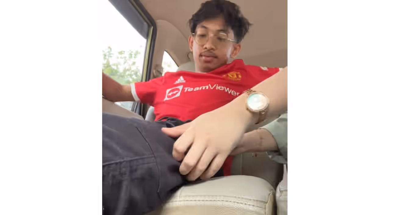 Shemale Malaysia | @Effa diewe dalam mobil